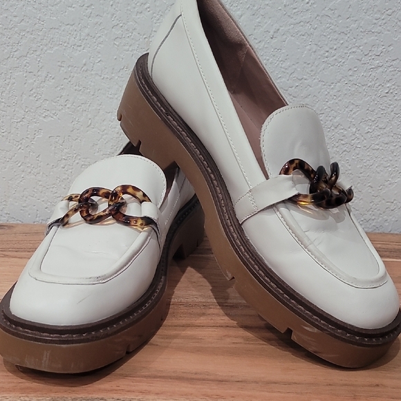 Nordstrom Shoes - Nordstrom White Loafers with Tortoise Chain